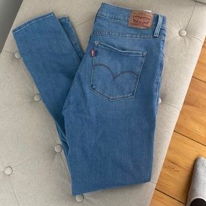 Levi skinny jeans